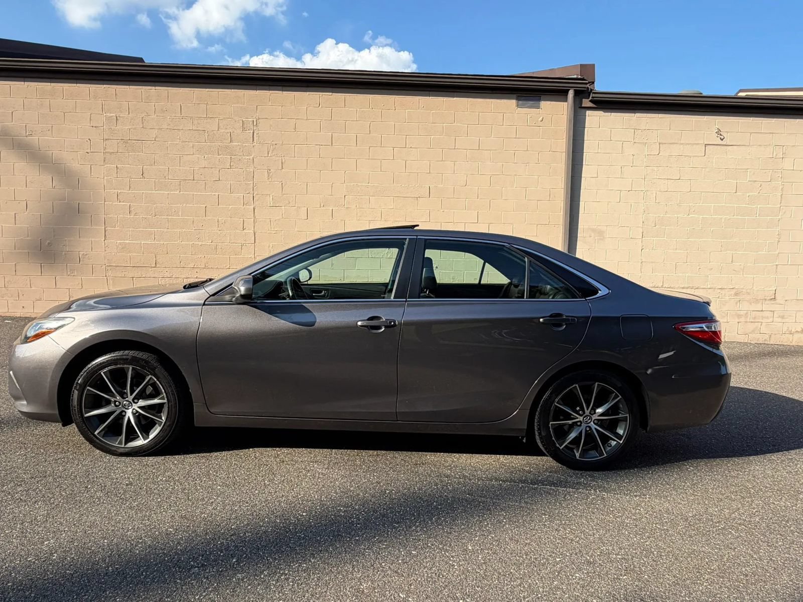 Used 2017 Toyota Camry XSE FWD image 4