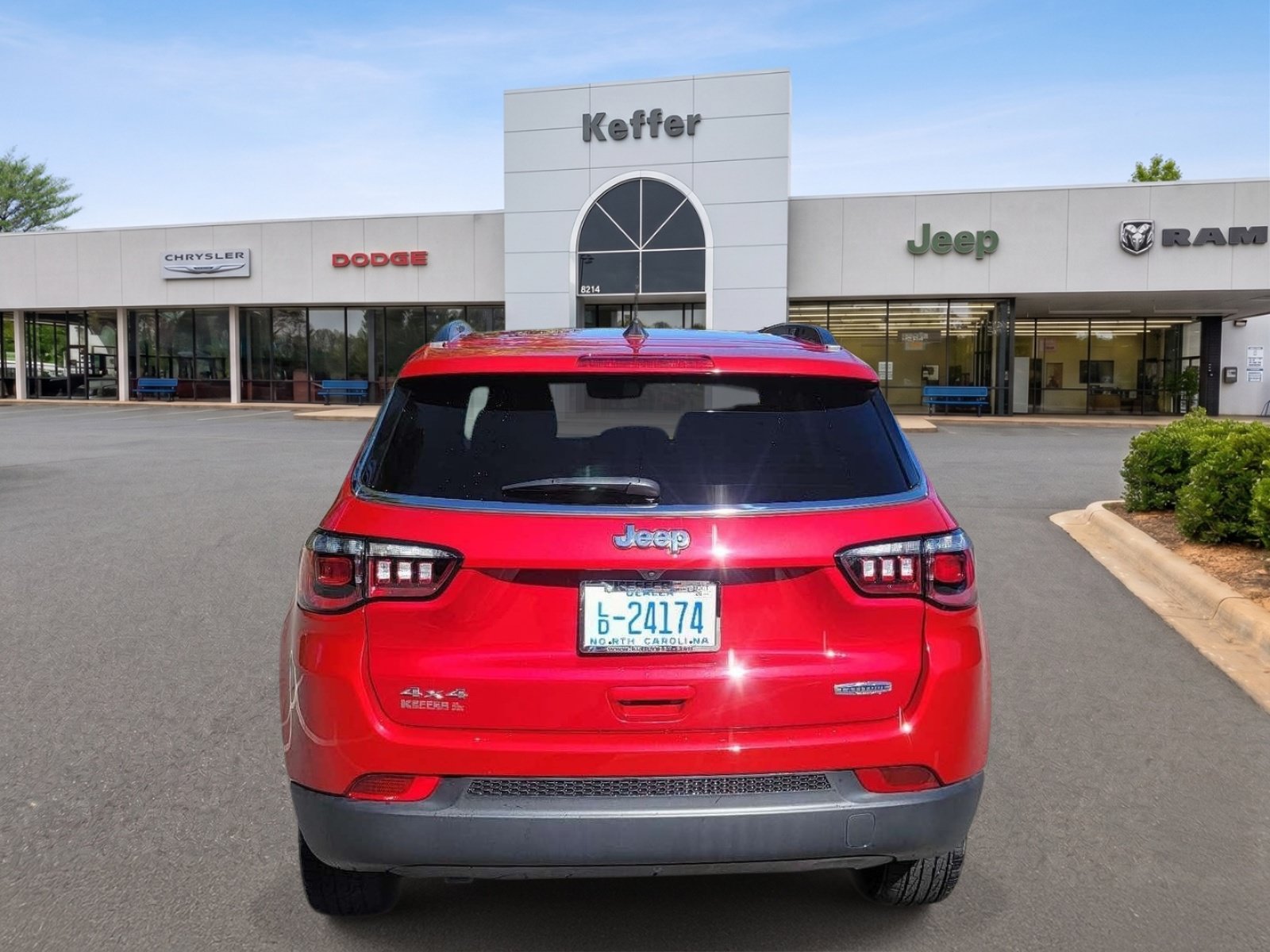 Used 2026 Jeep Compass Latitude AWD/4WD image 3