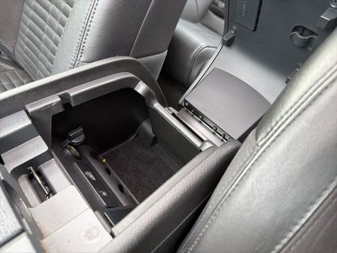 Used 2011 Ford Mustang Shelby GT500 w/ SVT Performance Pkg image 33