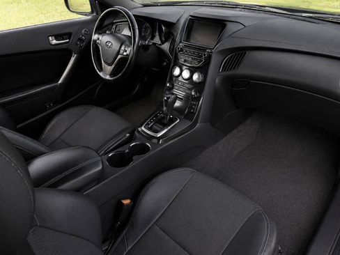 Used 2016 Hyundai Genesis Coupe 3.8 RWD image 16