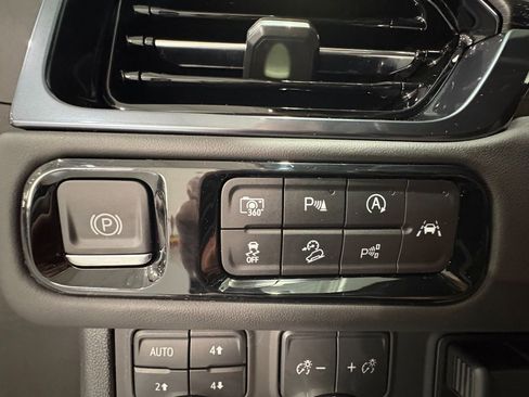 Used 2025 GMC Yukon AT4 Ultimate w/ LPO, Floor Liner Package image 39