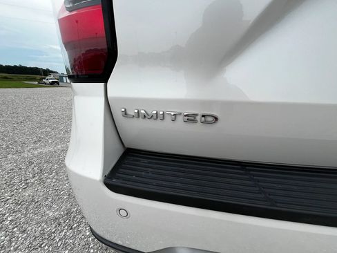 Used 2018 Ford Expedition Limited w/ Equipment Group 301A AWD/4WD image 33