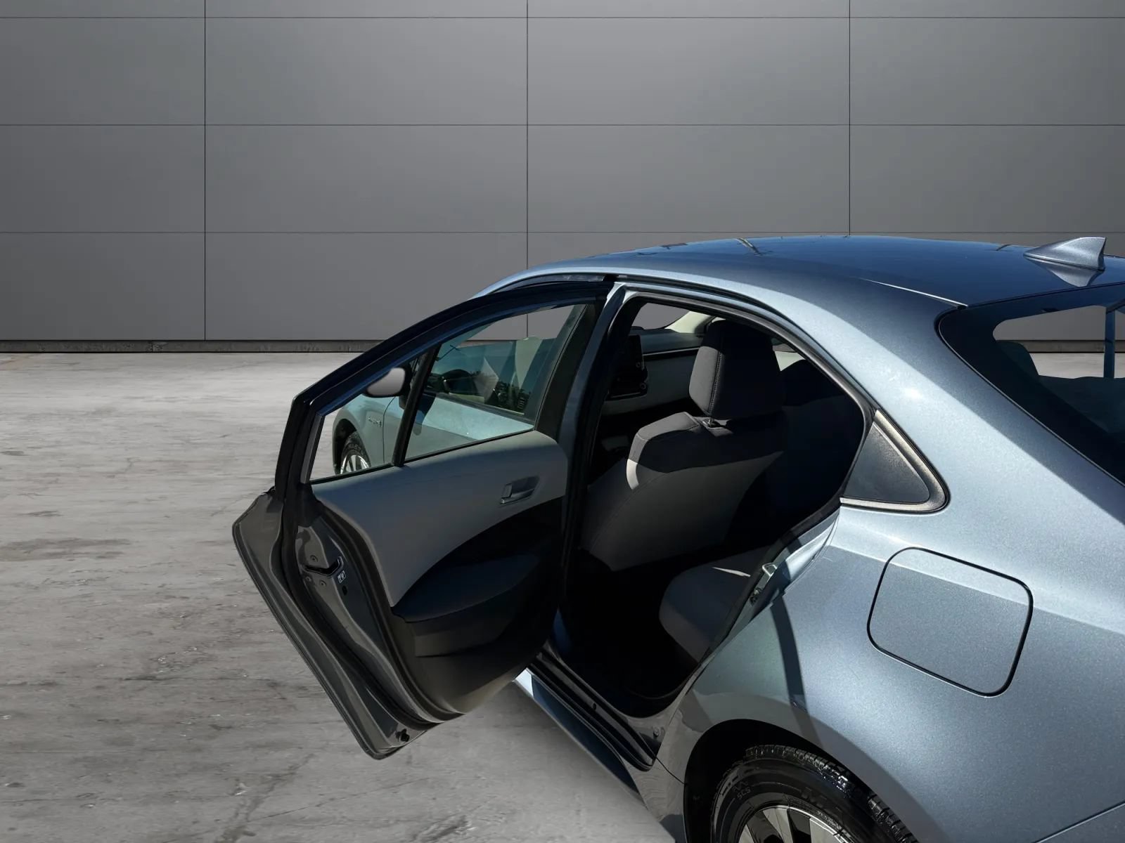 Used 2020 Toyota Corolla LE FWD image 17