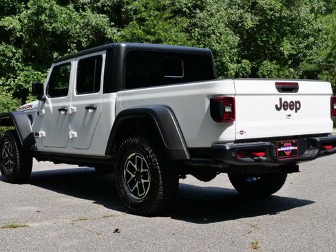 Used 2025 Jeep Gladiator Rubicon w/ Safety Group AWD/4WD image 10