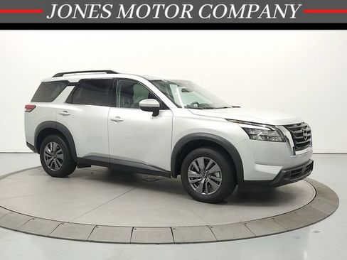 Used 2025 Nissan Pathfinder SV AWD/4WD image 1