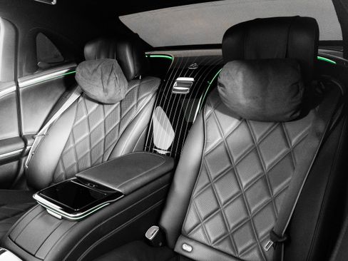 Used 2024 Mercedes-Benz Maybach S 580 4MATIC image 3