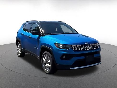 Used 2025 Jeep Compass Limited AWD/4WD image 3