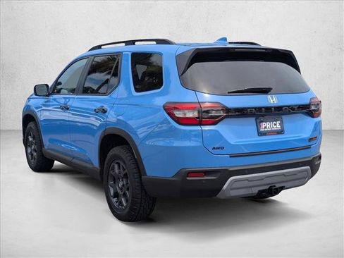 Used 2025 Honda Pilot TrailSport image 8