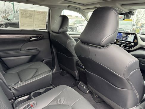 Used 2021 Toyota Highlander Limited image 41