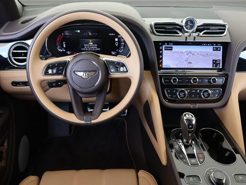 Used 2025 Bentley Bentayga Extended Wheelbase AWD/4WD image 16