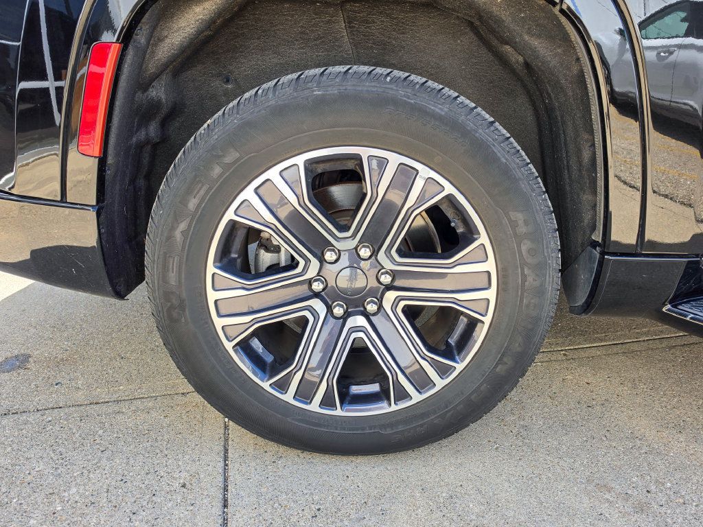 Used 2024 Jeep Wagoneer Series II AWD/4WD image 12