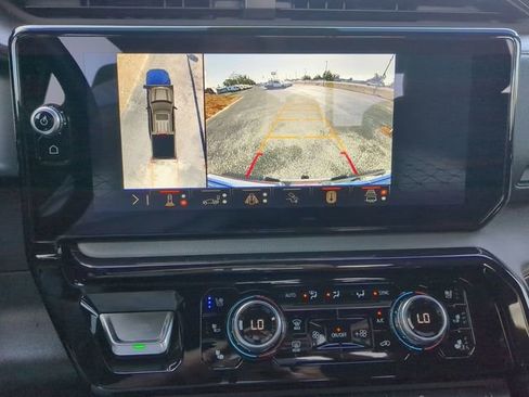 Used 2025 GMC Sierra 1500 AT4 w/ AT4 Premium Package image 25