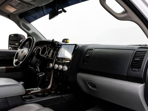 Used 2010 Toyota Tundra 4x4 CrewMax image 14
