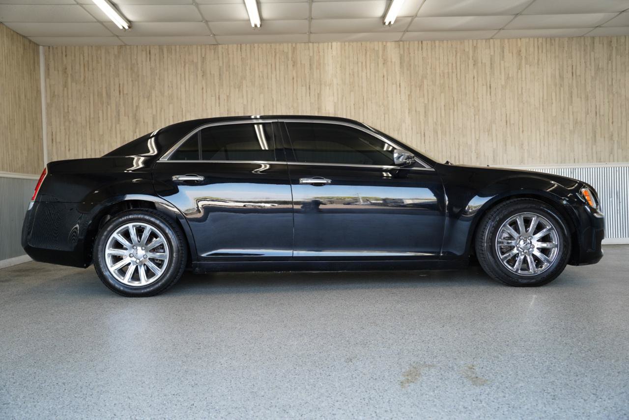 Used 2011 Chrysler 300 Limited RWD image 6