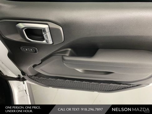 Used 2025 Jeep Gladiator Rubicon AWD/4WD image 37