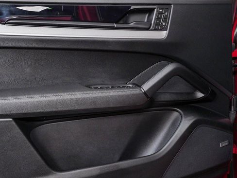 Certified 2024 Porsche Cayenne AWD/4WD image 6