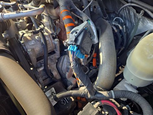 Used 2015 Chevrolet Silverado 2500 LT w/ LT Convenience Package image 10