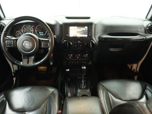 Used 2017 Jeep Wrangler Unlimited Sahara AWD/4WD image 25
