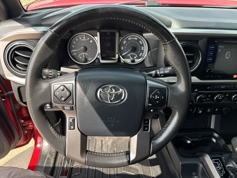Used 2019 Toyota Tacoma Limited image 21