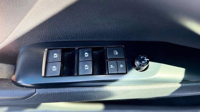 Used 2019 Toyota Camry SE w/ Carpet Mat Package FWD image 20