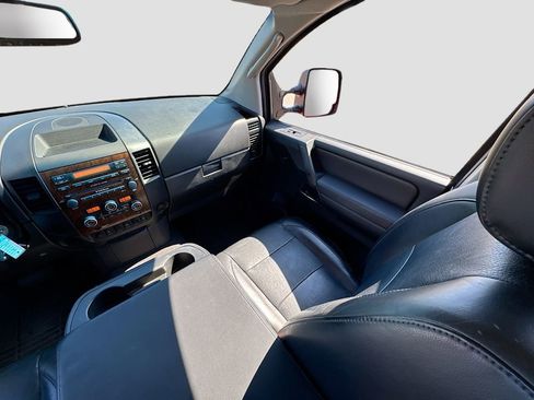 Used 2008 Nissan Titan LE w/ Tow Pkg image 13