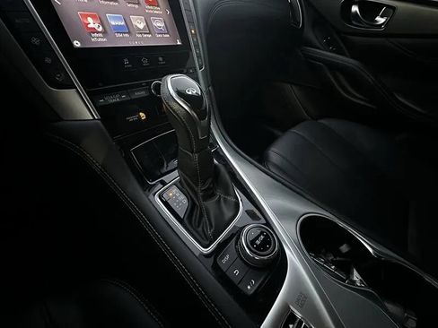 Used 2017 INFINITI Q60 2.0t RWD image 28