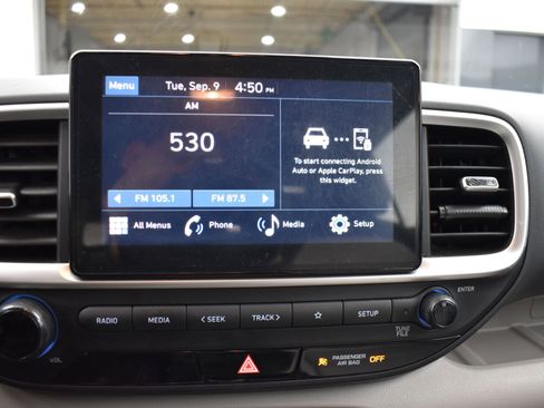 Used 2023 Hyundai Venue SEL image 12