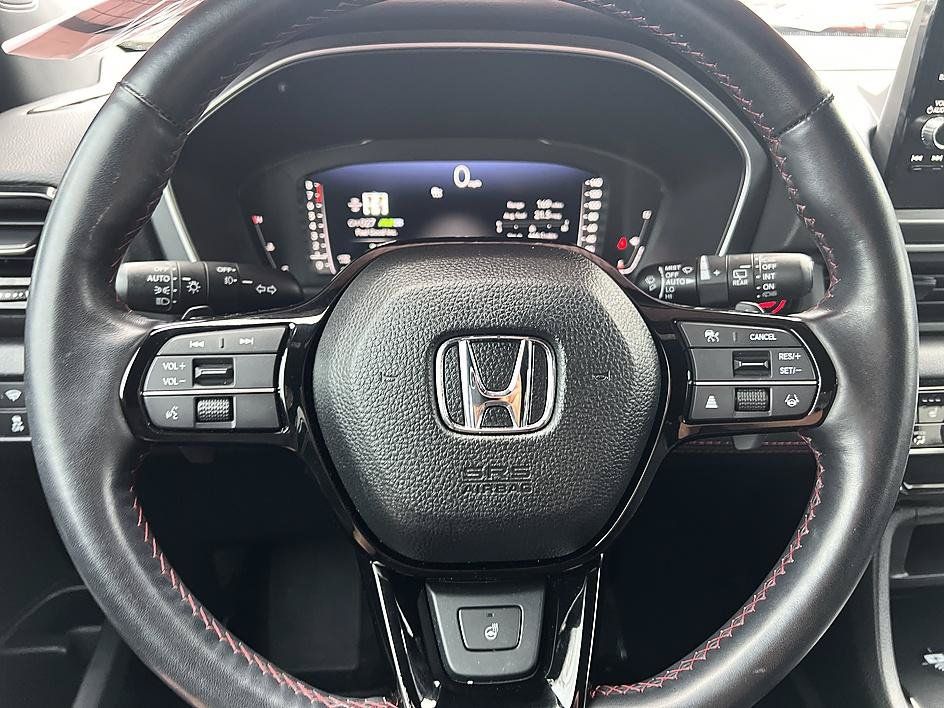 Used 2025 Honda Pilot Black Edition image 23
