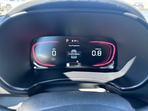 Used 2025 Kia Soul LX w/ LX Technology Package FWD image 25