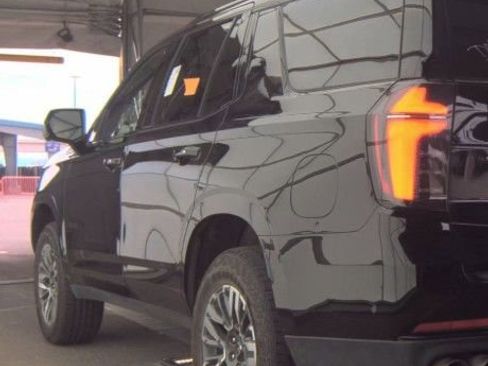 Used 2025 Chevrolet Tahoe Z71 image 3