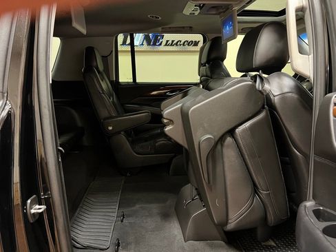 Used 2018 Cadillac Escalade ESV Luxury image 41