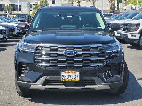 New 2026 Ford Explorer Active RWD image 3