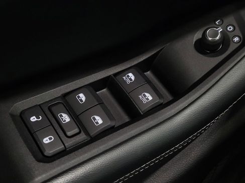 Used 2023 Jeep Grand Cherokee Limited w/ Luxury Tech Group II image 27