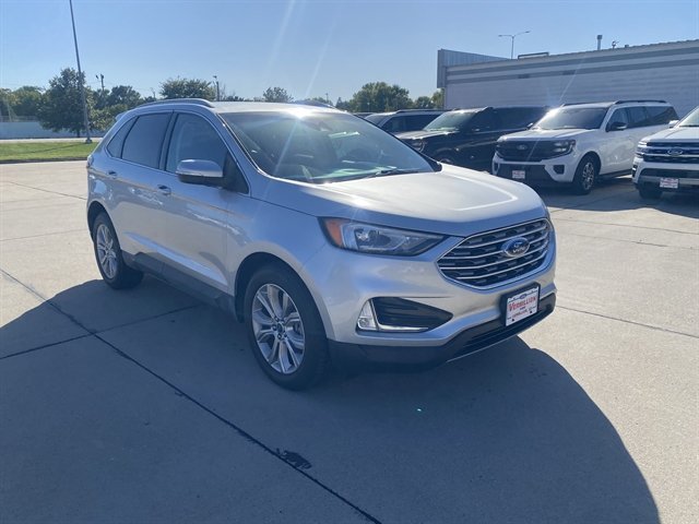 Used 2019 Ford Edge Titanium AWD/4WD image 3