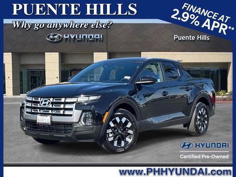 Certified 2025 Hyundai Santa Cruz SE image 1