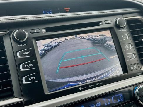 Used 2019 Toyota Highlander XLE AWD/4WD image 14