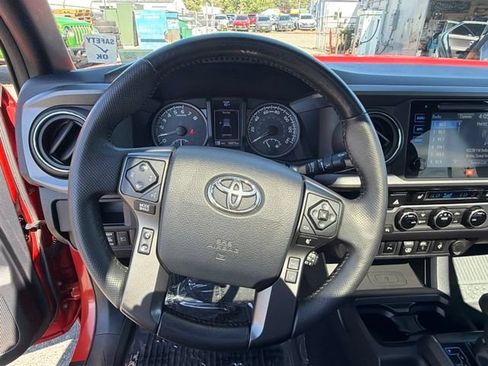 Used 2018 Toyota Tacoma TRD Off-Road w/ TRD Premium Off Road Package AWD/4WD image 21