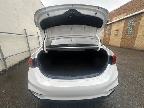 Used 2022 Hyundai Accent SE FWD image 9