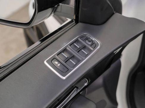 Used 2019 Jaguar F-PACE Premium image 40