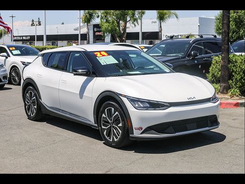 Used 2024 Kia EV6 Light RWD image 3