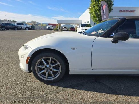 Used 2017 MAZDA MX-5 Miata Sport RWD image 13