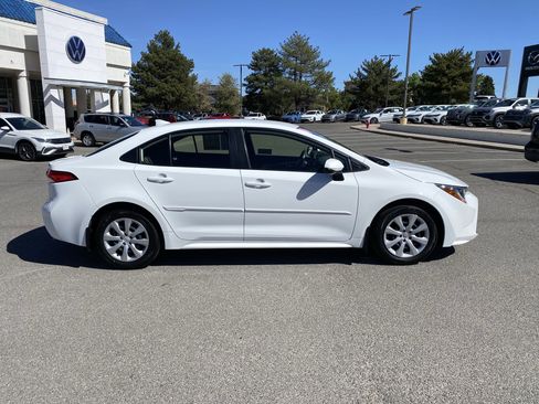 Used 2022 Toyota Corolla LE image 45