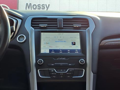 Used 2020 Ford Fusion SE image 16