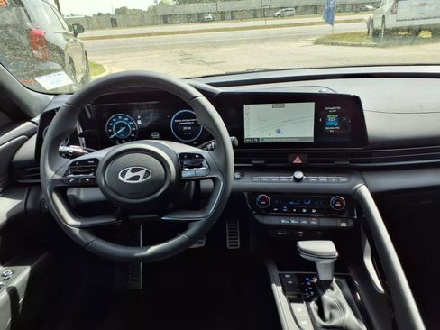 New 2025 Hyundai Elantra SEL image 7