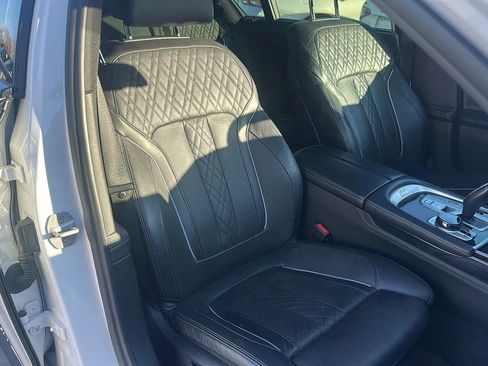 Used 2018 BMW 750i xDrive image 19
