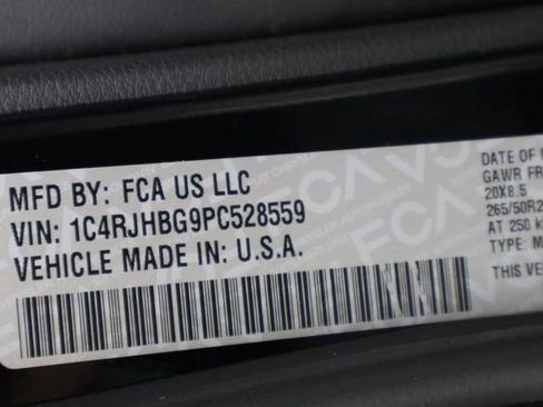 Used 2023 Jeep Grand Cherokee Limited w/ Black Appearance Package image 38