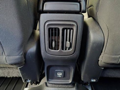 Used 2018 Jeep Compass Sport FWD image 16