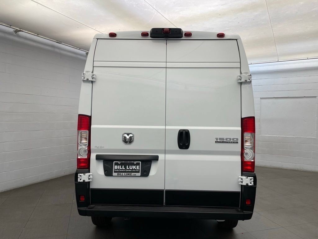 New 2026 RAM ProMaster 1500 w/ Crew Van Package FWD image 4