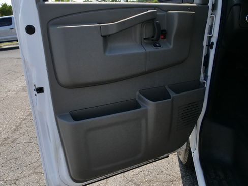 Used 2019 Chevrolet Express 3500 LT w/ LT Preferred Equipment Group RWD image 17