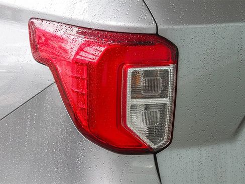 Used 2023 Ford Explorer XLT w/ Equipment Group 202A image 11